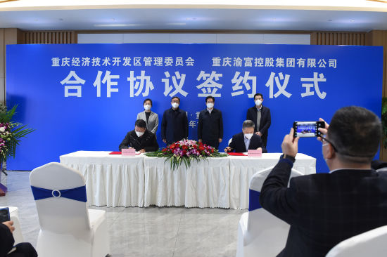 图为签约仪式。 何蓬磊 摄 图为签约仪式。 何蓬磊 摄