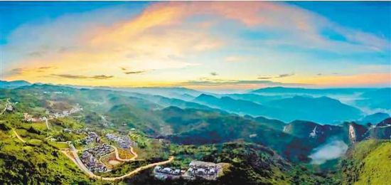 余晖下的荆竹村(受访者供图) 余晖下的荆竹村(受访者供图)