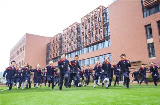 江北嘴实验学校(江北区委宣传部供图) 江北嘴实验学校(江北区委宣传部供图)