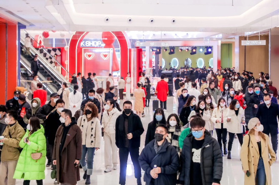 图为龙湖重庆高新天街开业现场。主办方供图 图为龙湖重庆高新天街开业现场。主办方供图