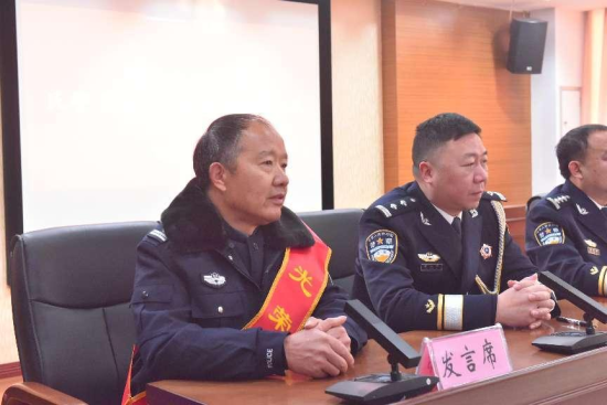 退休民警代表发言 贾秀涛 摄 退休民警代表发言 贾秀涛 摄