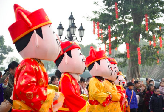 资料图为两江影视城举行的巡游活动。两江影视城供图 资料图为两江影视城举行的巡游活动。两江影视城供图