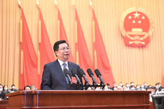 1月17日上午,新当选的市长胡衡华讲话。记者 苏思 摄 1月17日上午,新当选的市长胡衡华讲话。记者 苏思 摄