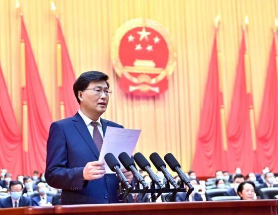 1月17日上午,新当选的市人大常委会主任王炯讲话。记者 齐岚森 摄 1月17日上午,新当选的市人大常委会主任王炯讲话。记者 齐岚森 摄