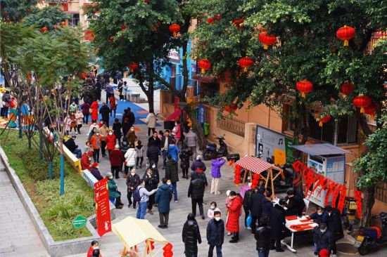 活动吸引众多市民。钟戈 摄 活动吸引众多市民。钟戈 摄