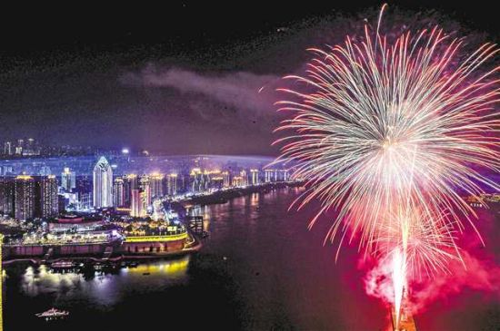 二月五日,涪陵两江四岸流光溢彩。通讯员 黄河 摄\视觉重庆 二月五日,涪陵两江四岸流光溢彩。通讯员 黄河 摄\视觉重庆