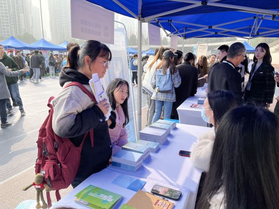图为招聘活动现场。 主办方供图 图为招聘活动现场。 主办方供图