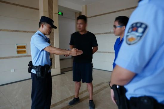 昌州派出所民警调解纠纷 昌州派出所民警调解纠纷
