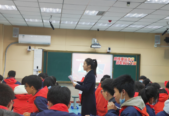 图为潘卜香授课现场。 铜梁区委统战部供图 图为潘卜香授课现场。 铜梁区委统战部供图