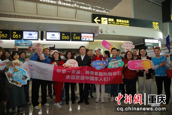 图为旅客合影。西部航空供图 图为旅客合影。西部航空供图