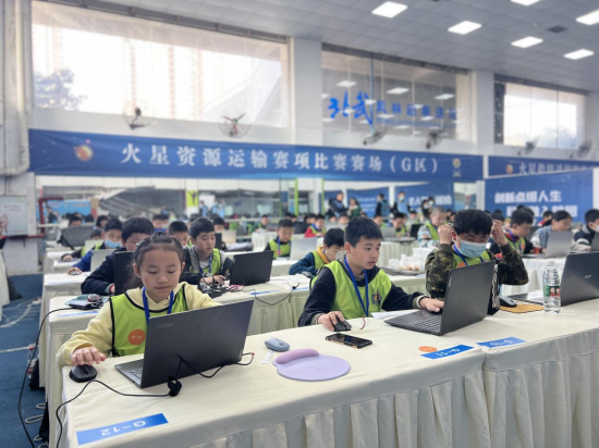 图为比赛现场。 何冬梅 摄 图为比赛现场。 何冬梅 摄