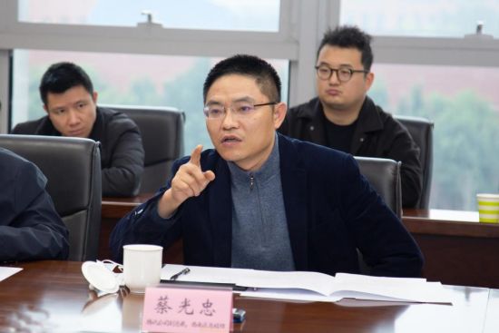图为蔡光忠在会上发言。 重庆市慈善总会供图 图为蔡光忠在会上发言。 重庆市慈善总会供图