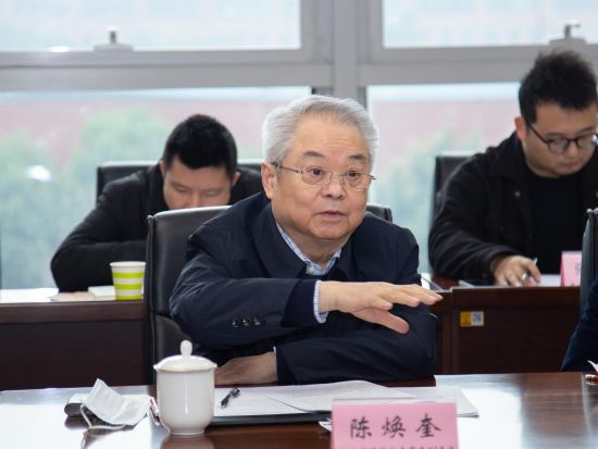 图为陈焕奎在会上发言。 重庆市慈善总会供图 图为陈焕奎在会上发言。 重庆市慈善总会供图
