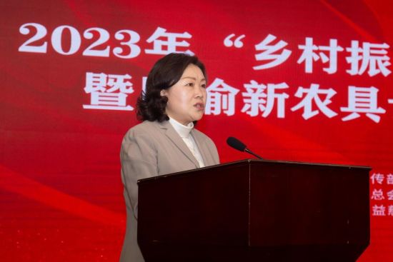 图为重庆市民政局局长丁中平在会上讲话。 重庆市慈善总会供图 图为重庆市民政局局长丁中平在会上讲话。 重庆市慈善总会供图