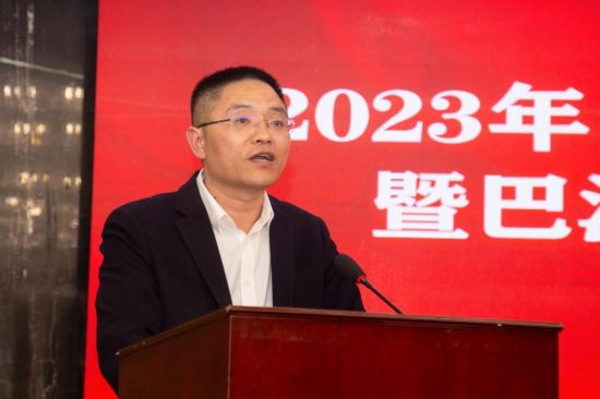 图为腾讯公司副总裁兼西南区总经理蔡光忠在会上讲话。 重庆市慈善总会供图 图为腾讯公司副总裁兼西南区总经理蔡光忠在会上讲话。 重庆市慈善总会供图