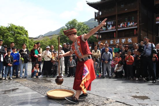 图为土家民俗表演。重庆峡谷城文旅集团供图 图为土家民俗表演。重庆峡谷城文旅集团供图