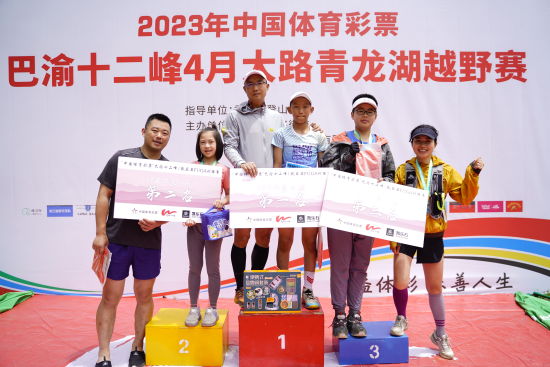 图为获奖选手合影。 冉杰 摄 图为获奖选手合影。 冉杰 摄