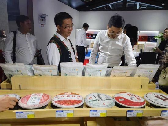 图为消费扶贫馆内展示云南绿春特产。宋剑摄 图为消费扶贫馆内展示云南绿春特产。宋剑摄