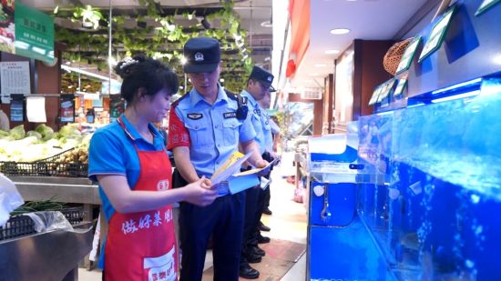图为宣传现场。 永川区公安局供图 图为宣传现场。 永川区公安局供图
