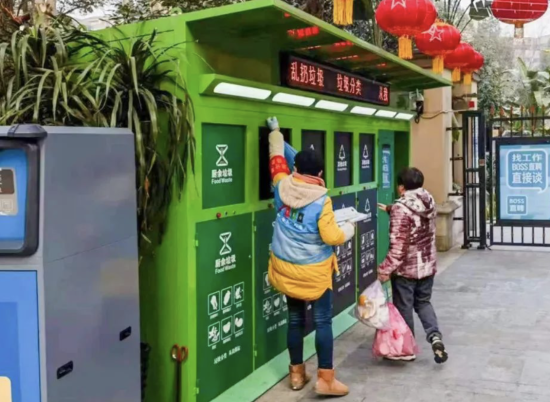 图为垃圾分类投放点。大渡口区融媒体中心供图 图为垃圾分类投放点。大渡口区融媒体中心供图