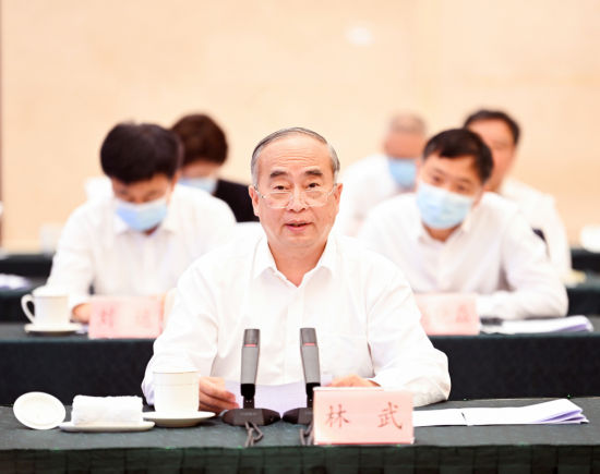 山东省委书记林武讲话。记者 苏思 摄 山东省委书记林武讲话。记者 苏思 摄