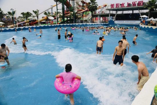 图为景区画面。 红酒小镇供图 图为景区画面。 红酒小镇供图