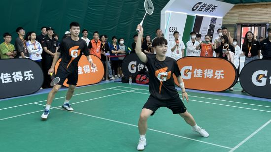 ͼΪ�������˻���ë����˫��ھ���ܲ�ɡ���ë������ھ����������ڳ���ѡ�֡����������ǽ����˽����ͻ�����ս��Ф���� ��