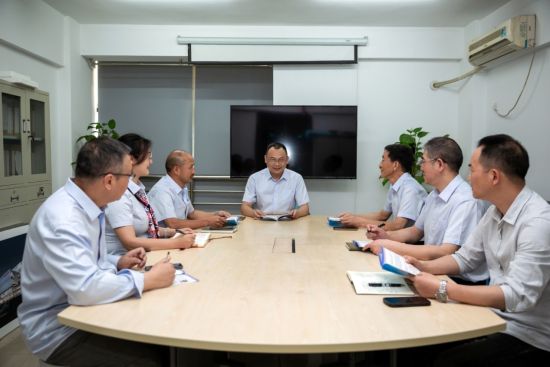 图为渝兴公司安全生产管理办公室开展安全应急管理知识学习。 受访者供图 图为渝兴公司安全生产管理办公室开展安全应急管理知识学习。 受访者供图