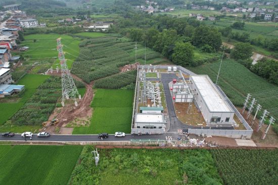 图为明月110千伏变电站全景。安姚鑫 摄 图为明月110千伏变电站全景。安姚鑫 摄