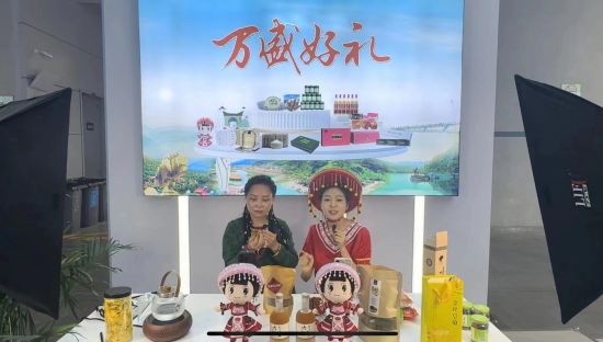 图为万盛文旅亮相西旅会。 主办方供图 图为万盛文旅亮相西旅会。 主办方供图
