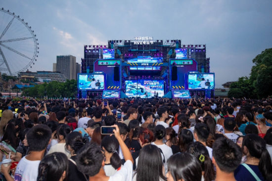 图为电音节现场人气火爆。主办方供图 图为电音节现场人气火爆。主办方供图