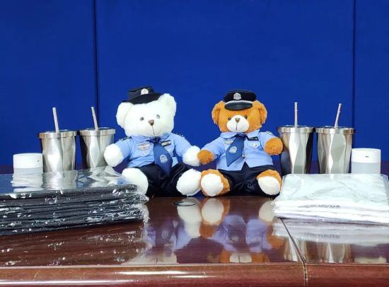 图为获赠奖品。交巡警供图 图为获赠奖品。交巡警供图