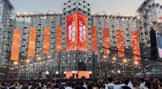 图为2023重庆火锅食材博览会暨合川花滩音乐啤酒节启幕。钟旖摄 图为2023重庆火锅食材博览会暨合川花滩音乐啤酒节启幕。钟旖摄