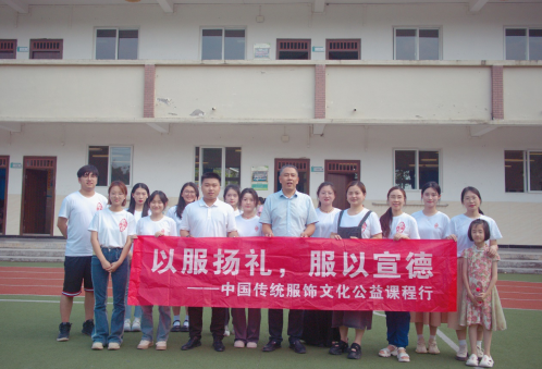 图为活动现场。杨远清 摄 图为活动现场。杨远清 摄