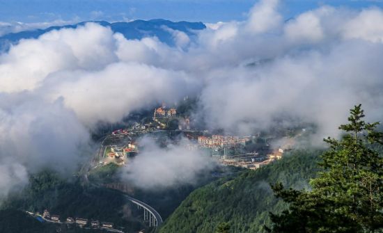 图为巫山云雨康养旅游度假区。巫山县文化和旅游发展委员会供图 图为巫山云雨康养旅游度假区。巫山县文化和旅游发展委员会供图