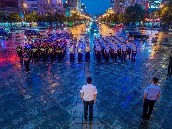 图为清查队伍整装待发。 秀山县公安局供图 图为清查队伍整装待发。 秀山县公安局供图