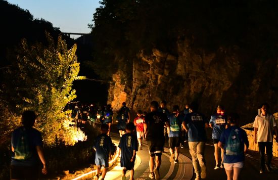 图为云端音乐夜跑比赛现场。活动主办方供图 图为云端音乐夜跑比赛现场。活动主办方供图