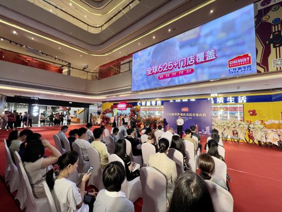 图为CW新零售重庆首店亮相渝中。钟旖摄 图为CW新零售重庆首店亮相渝中。钟旖摄
