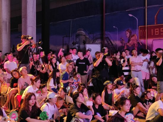 ͼΪ�ݳ�����������ǰ���ι����顣������ ��