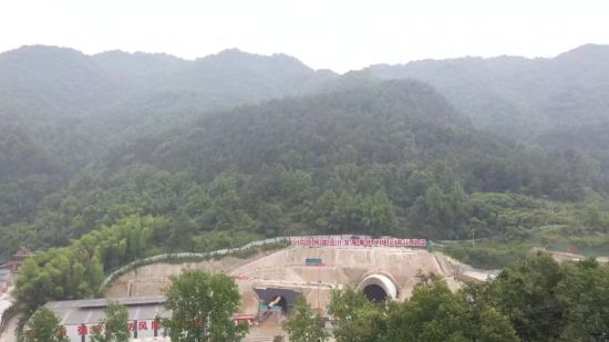 图为云雾山隧道施工现场。铜梁区委宣传部 供图 图为云雾山隧道施工现场。铜梁区委宣传部 供图