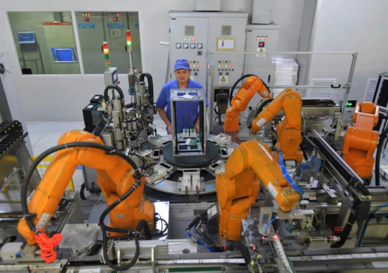 图为美的制冷智能制造生产线。重庆美的制冷供图 图为美的制冷智能制造生产线。重庆美的制冷供图