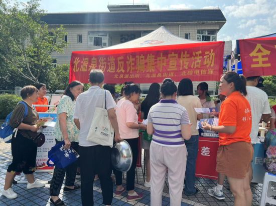 9月15日，重庆北碚活动新，被吸引来的居民。中国电信股份有限公司北碚分公司供图