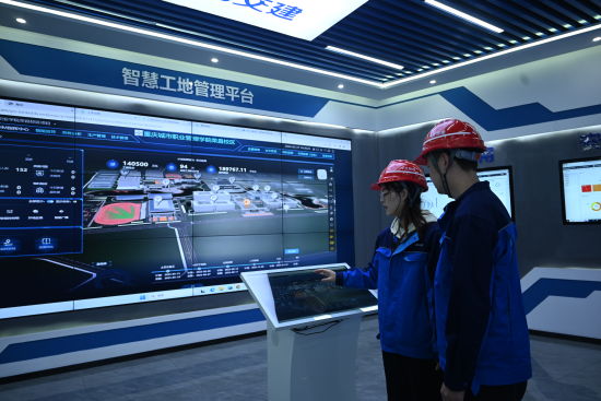 图为中交路建四川公司在重庆荣昌的智慧工地管理平台。张旭 摄 图为中交路建四川公司在重庆荣昌的智慧工地管理平台。张旭 摄