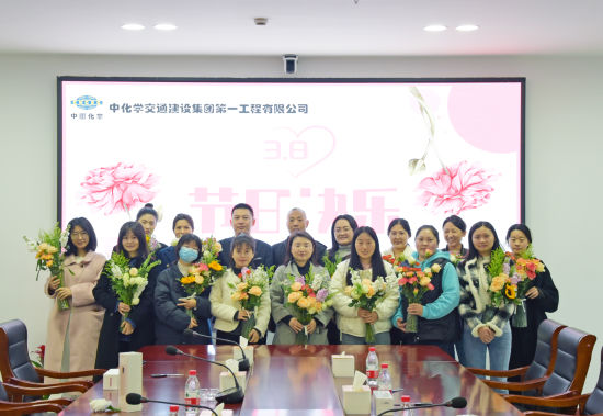 图为活动合影。活动举办方供图 图为活动合影。活动举办方供图