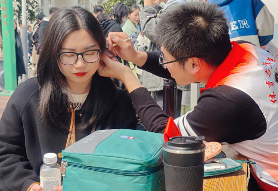 ͼΪ�����ֳ������췽��ͼ