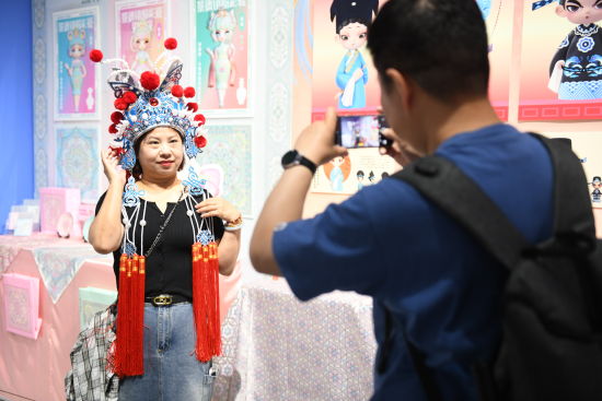 图为重庆大学2024学生艺术作品展演现场。周毅摄 图为重庆大学2024学生艺术作品展演现场。周毅摄