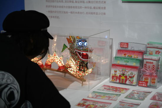 图为重庆大学2024学生艺术作品展演现场。周毅摄 图为重庆大学2024学生艺术作品展演现场。周毅摄