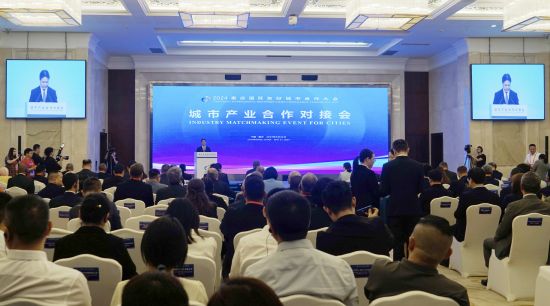 ͼΪ���в�ҵ�����Խӻ��ֳ�����ѩ ��