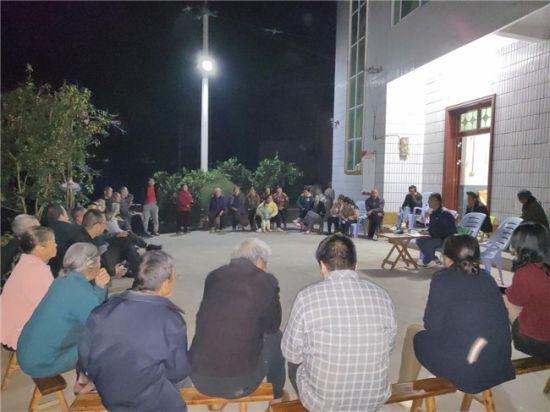 图为代表夜话面对面现场。 王思懿 摄 图为代表夜话面对面现场。 王思懿 摄