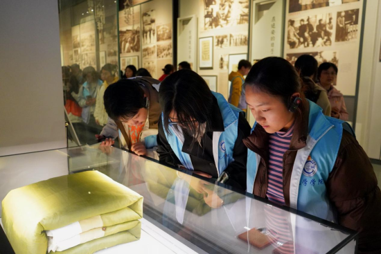 图为学生在馆中参观。重庆师范大学供图 图为学生在馆中参观。重庆师范大学供图